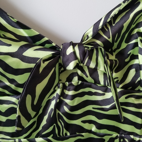 Capsule 98 - Zebra Green Dress - Size 8 - Picture 7 of 10
